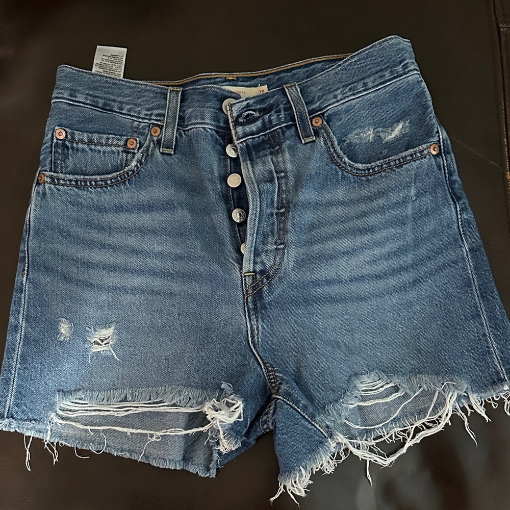 Levi’s Ribcage shorts size 28
